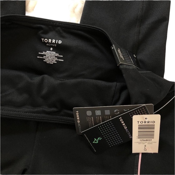 Torrid Lattice Front Crop Active Legging w/Pockets - Picture 10 of 13